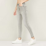 Women Light Washed Skinny Fit Jeans